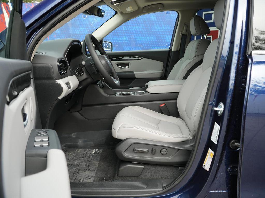 new 2025 Honda Pilot car, priced at $51,691