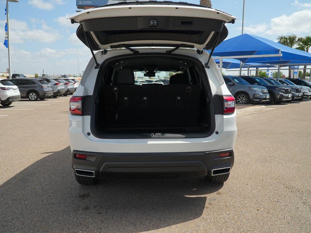 used 2025 Honda Pilot car, priced at $39,288