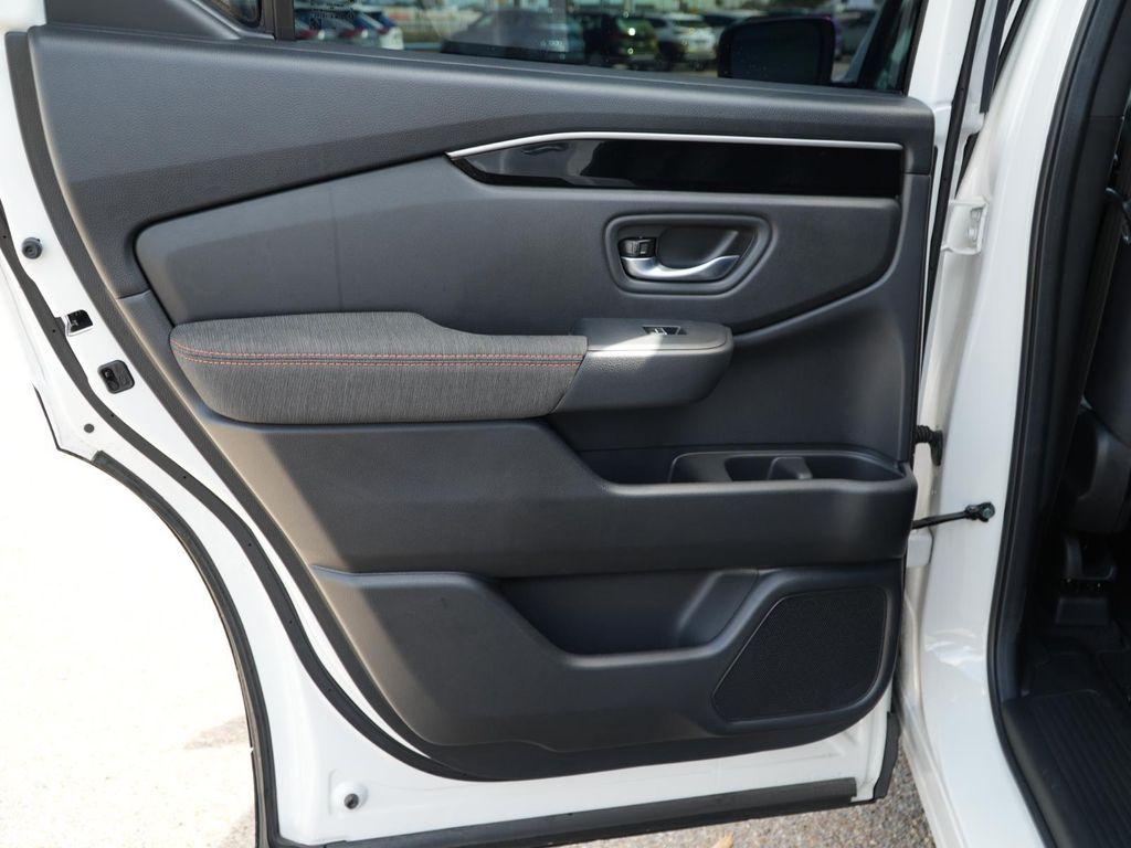 used 2025 Honda Pilot car, priced at $39,288