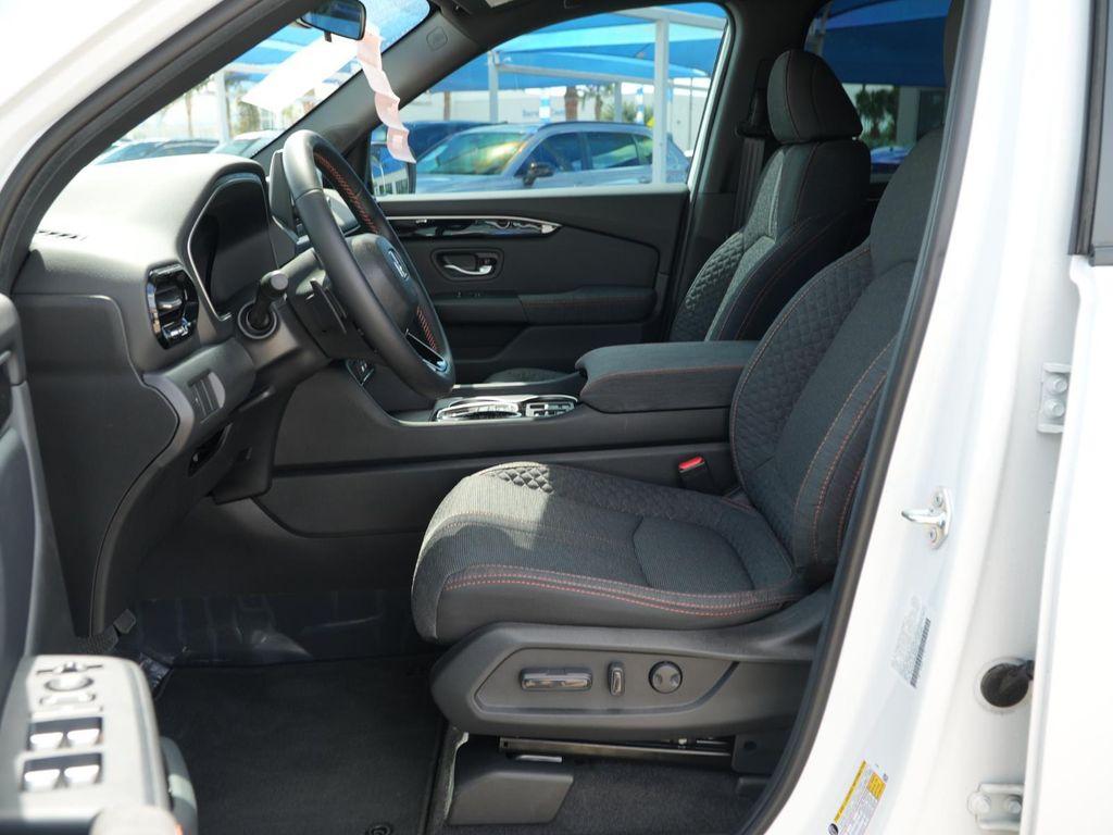 used 2025 Honda Pilot car, priced at $39,288