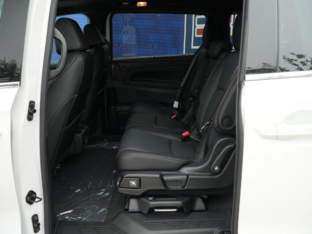 new 2026 Honda Odyssey car, priced at $44,236