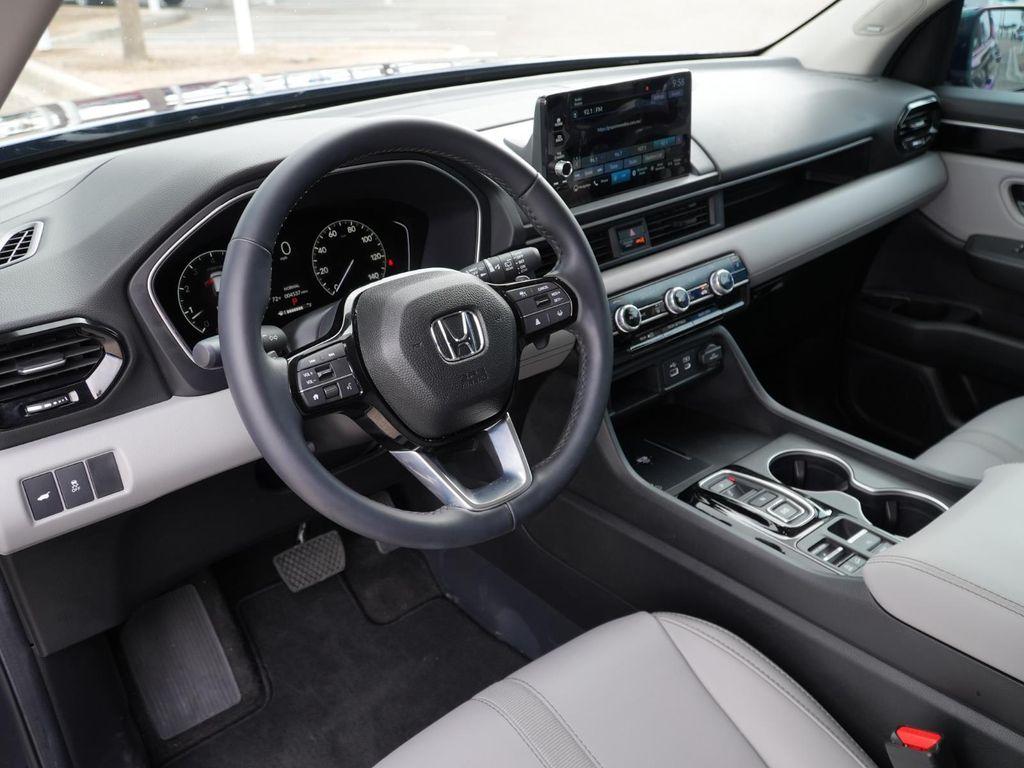used 2025 Honda Pilot car, priced at $47,888