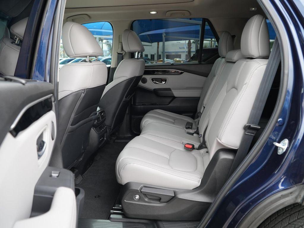 used 2025 Honda Pilot car, priced at $47,888