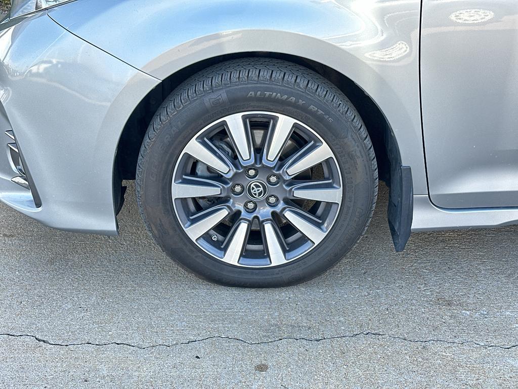 used 2018 Toyota Sienna car, priced at $25,550