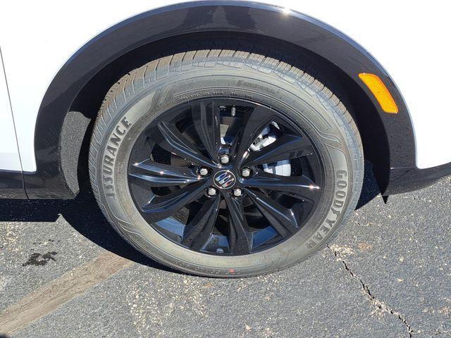 new 2026 Buick Envista car, priced at $28,461