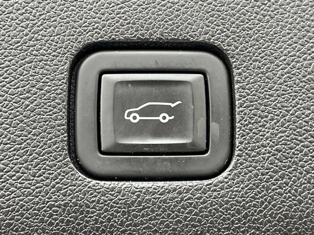 used 2023 Cadillac XT6 car, priced at $39,991