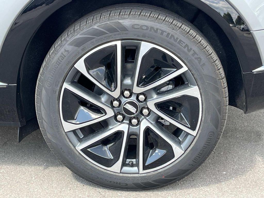 new 2025 Cadillac OPTIQ car, priced at $56,215