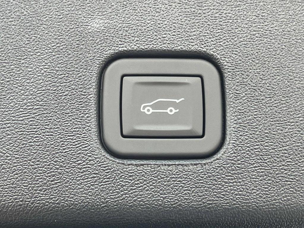 new 2025 Cadillac OPTIQ car, priced at $56,215