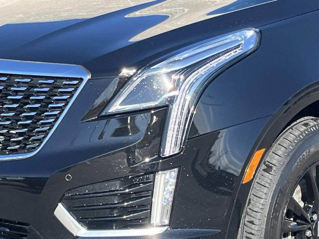 used 2022 Cadillac XT5 car, priced at $31,991