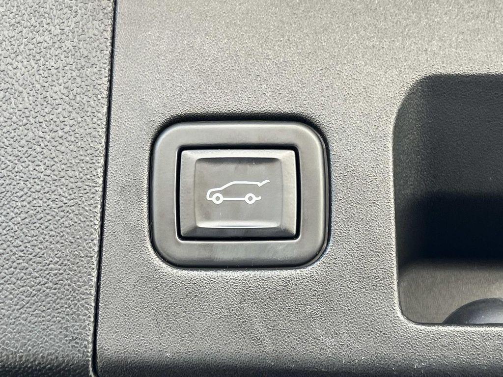 used 2022 Cadillac XT5 car, priced at $31,991