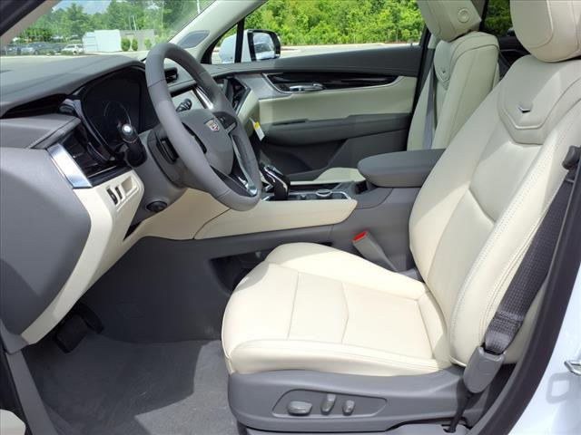 new 2025 Cadillac XT6 car, priced at $58,915