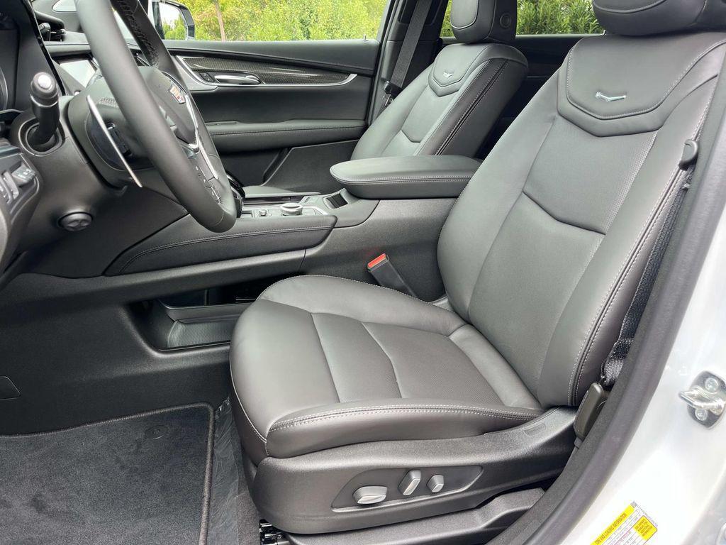 new 2025 Cadillac XT5 car, priced at $63,490