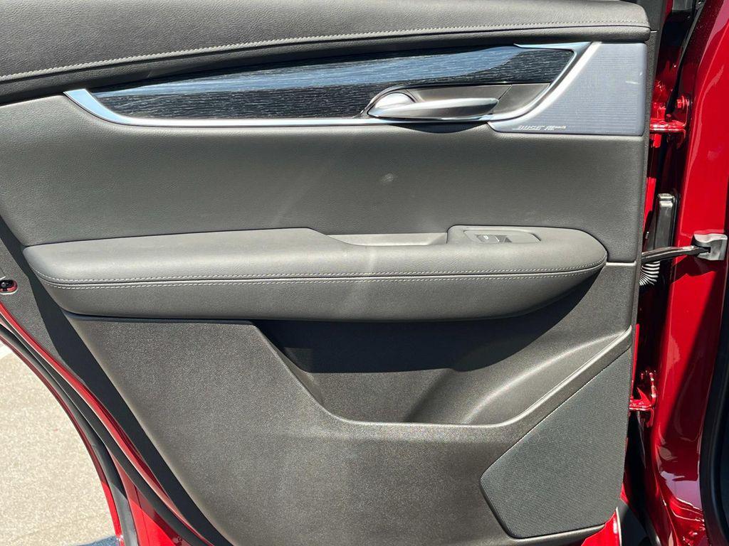 new 2025 Cadillac XT5 car, priced at $60,090