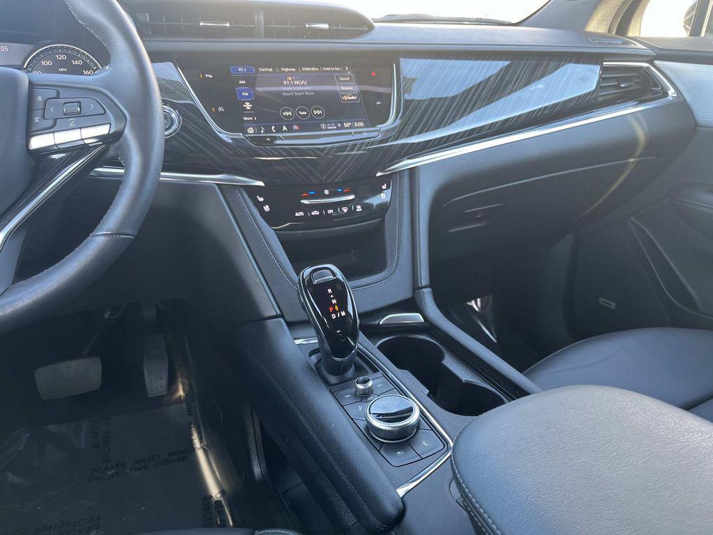 used 2024 Cadillac XT6 car, priced at $46,991