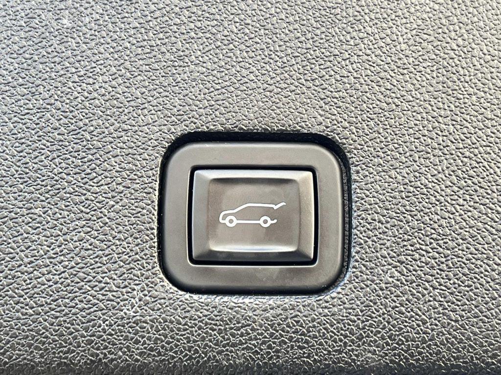 used 2024 Cadillac XT6 car, priced at $46,991