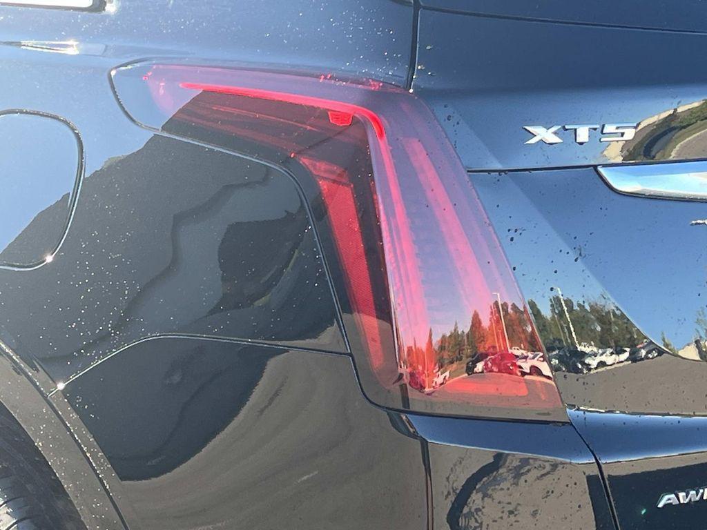 new 2025 Cadillac XT5 car, priced at $59,290