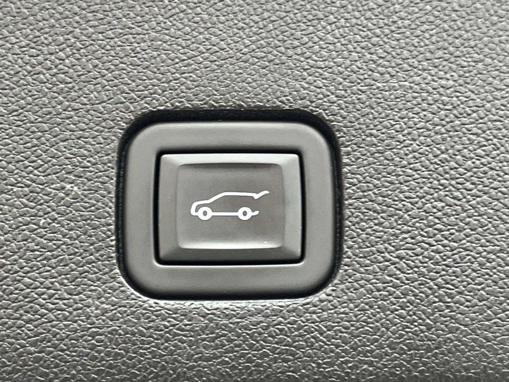 used 2024 Cadillac XT6 car, priced at $43,593