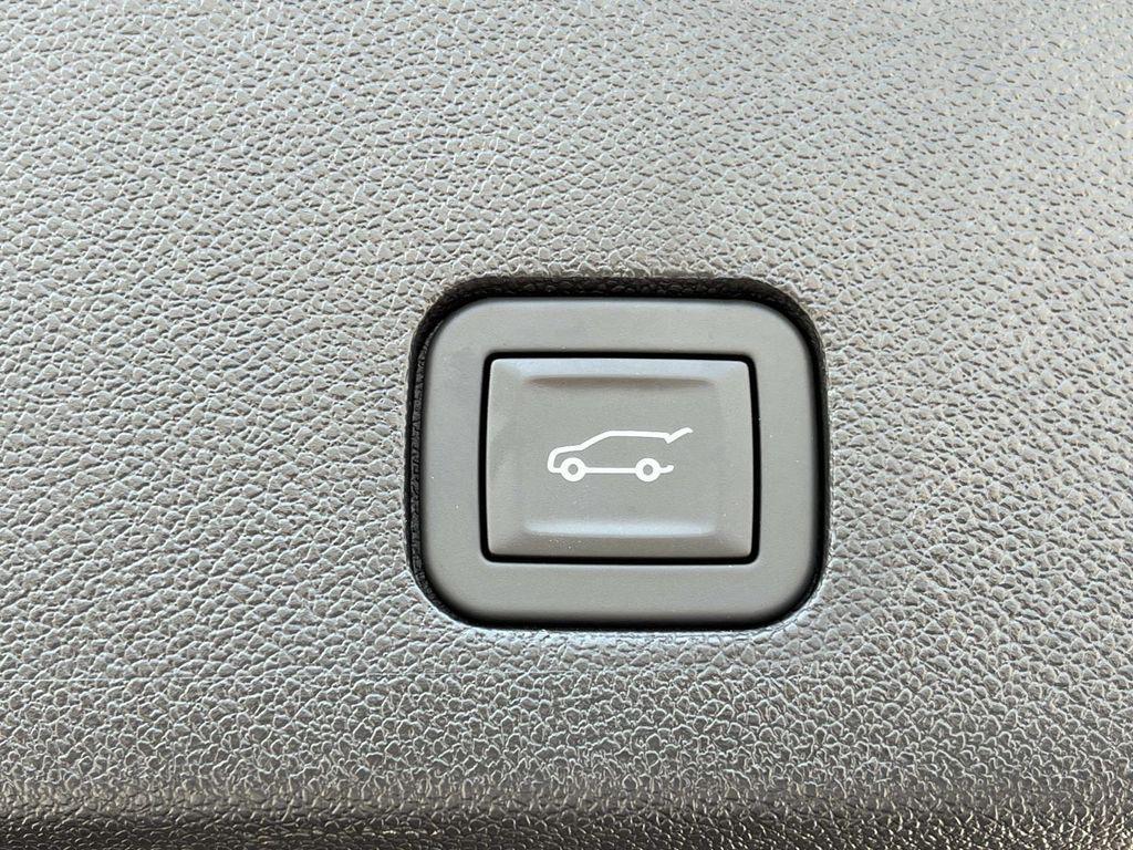 new 2025 Cadillac XT6 car, priced at $68,465