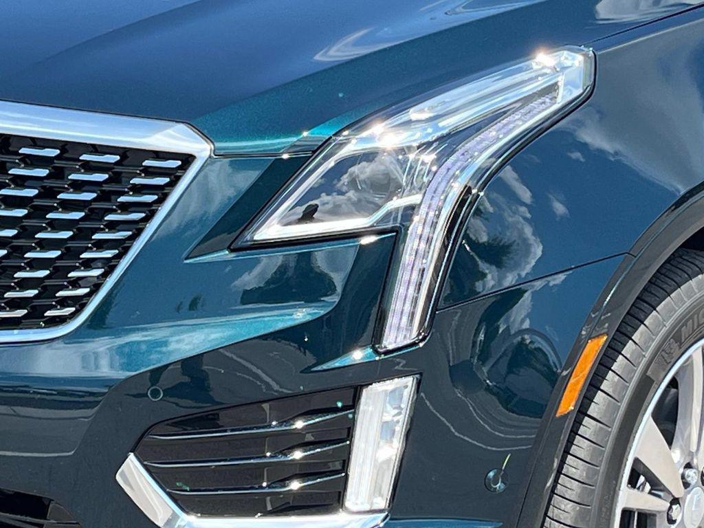 new 2025 Cadillac XT5 car, priced at $58,290