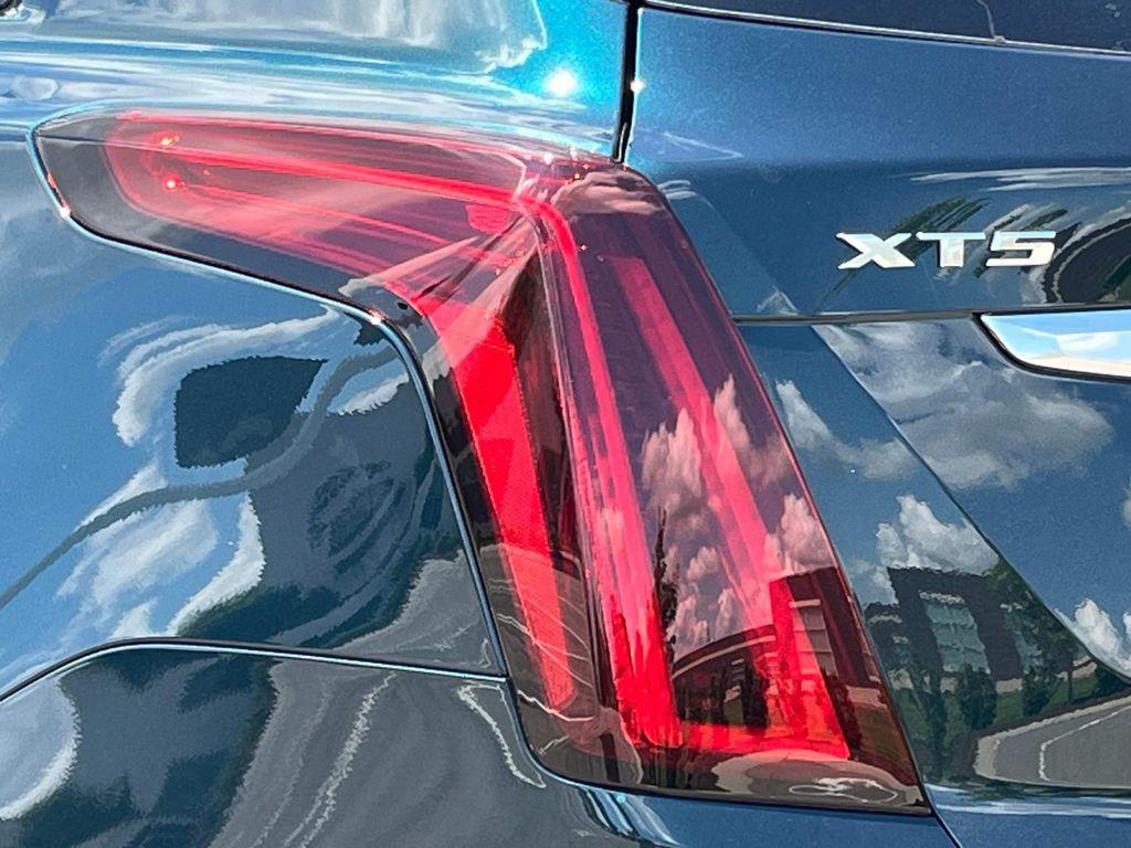 new 2025 Cadillac XT5 car, priced at $58,290