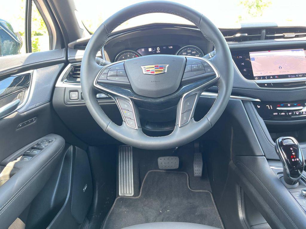new 2025 Cadillac XT5 car, priced at $58,290