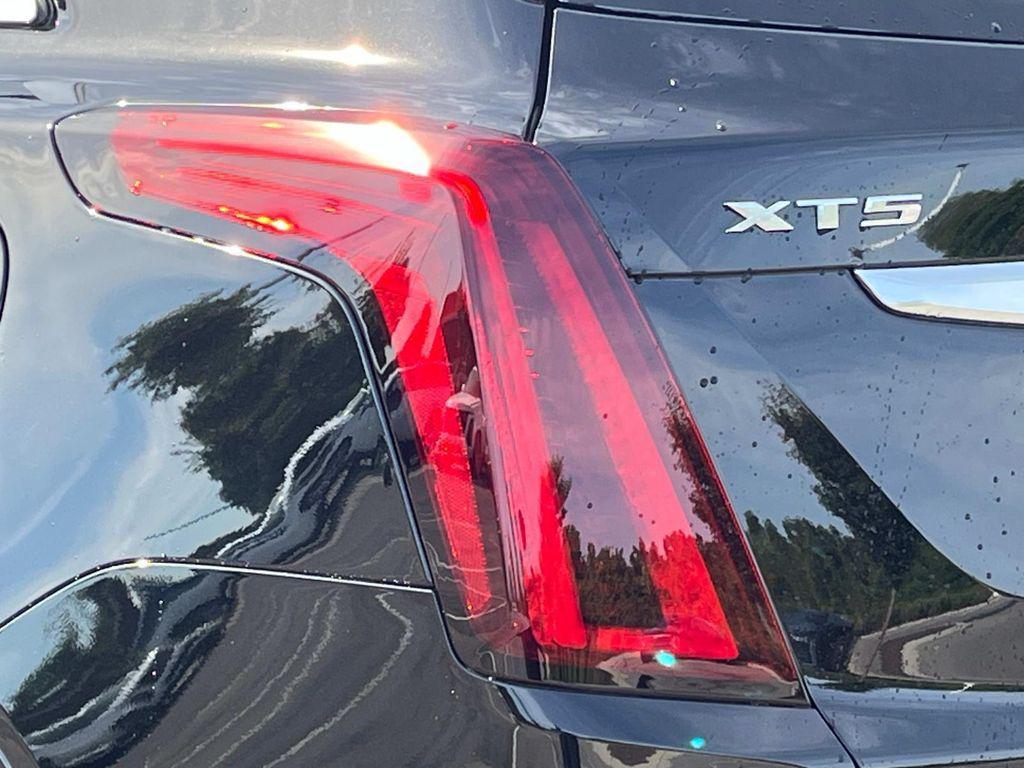 new 2025 Cadillac XT5 car, priced at $56,290