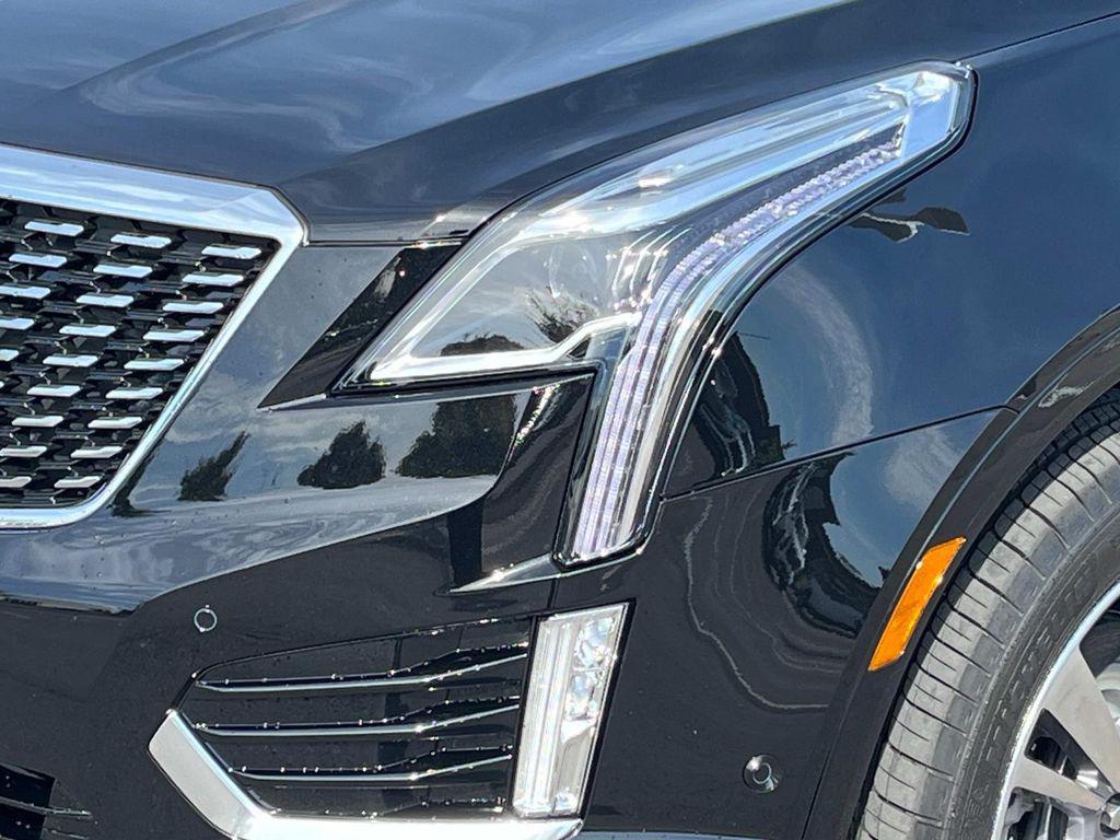 new 2025 Cadillac XT5 car, priced at $56,290