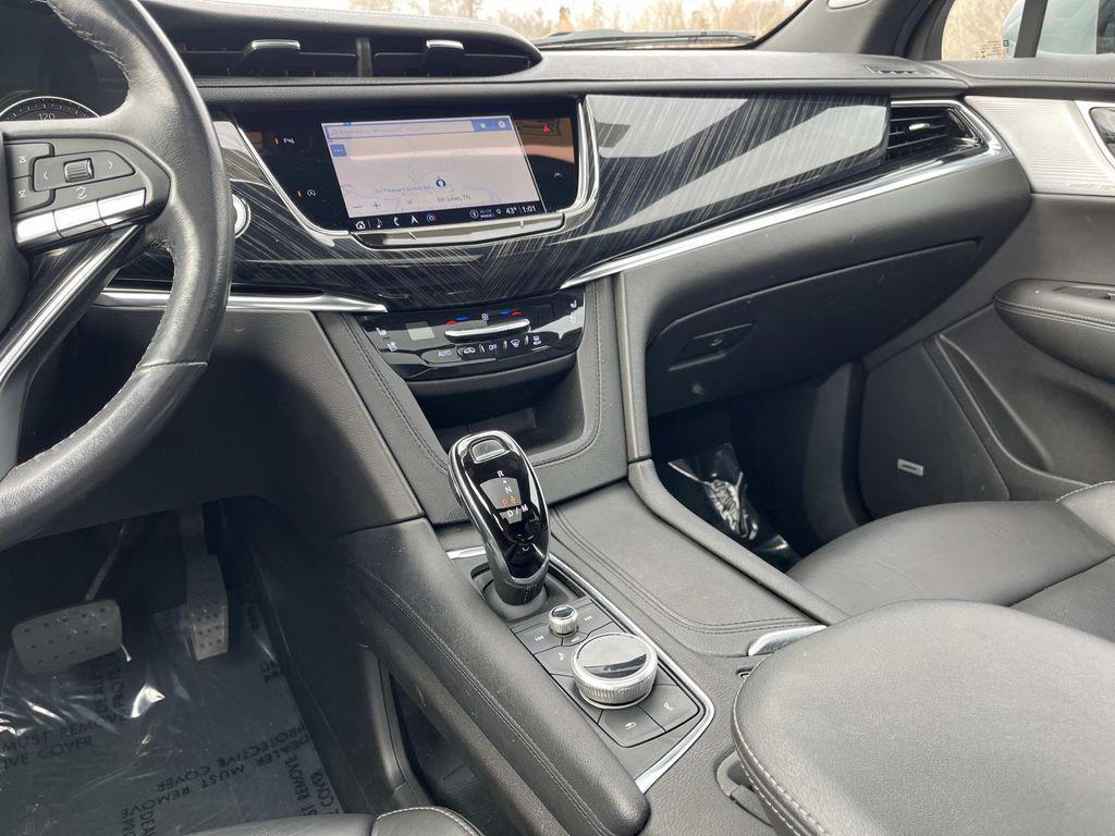 used 2023 Cadillac XT6 car, priced at $39,990