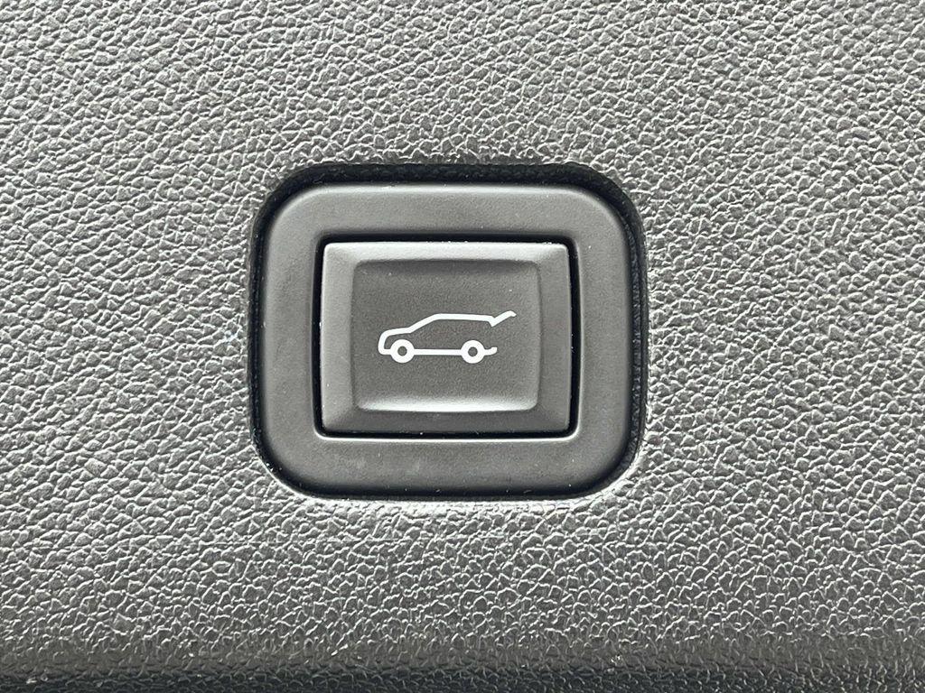 used 2023 Cadillac XT6 car, priced at $39,990