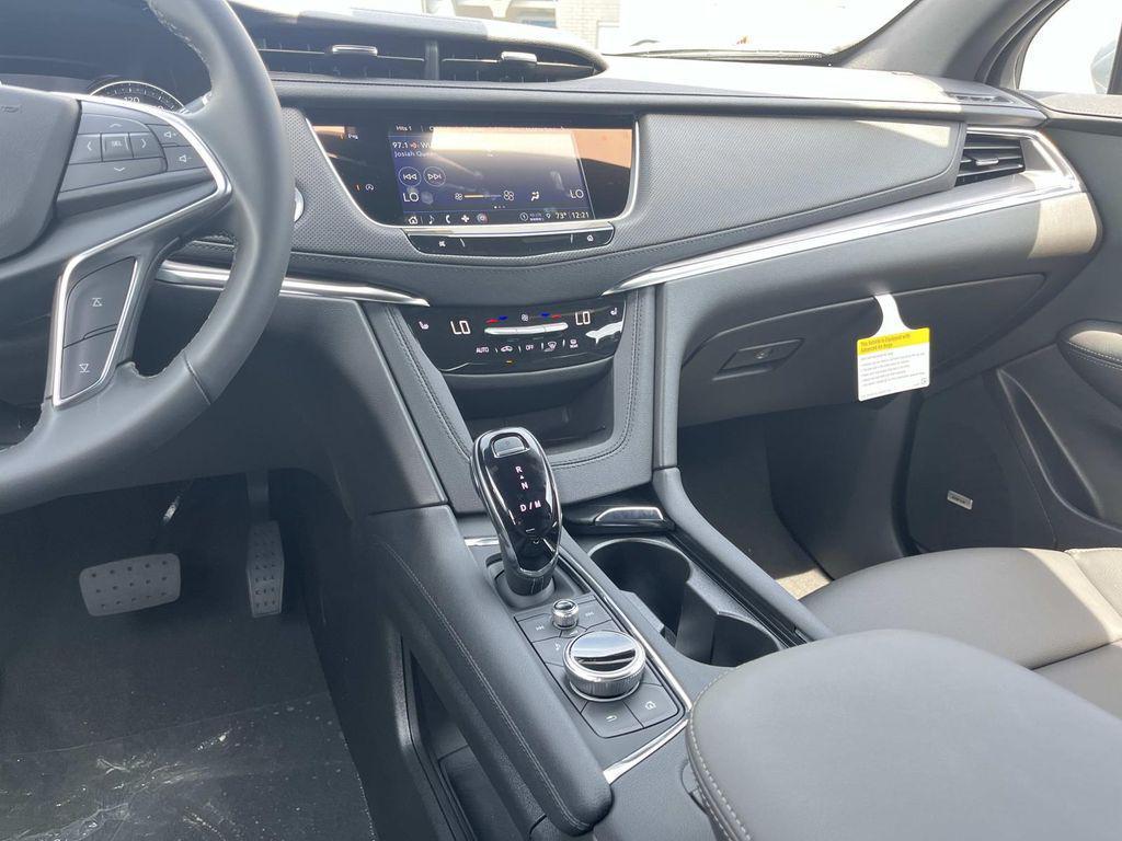 new 2026 Cadillac XT5 car, priced at $48,595
