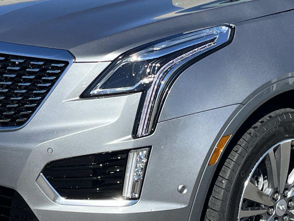 new 2025 Cadillac XT5 car, priced at $57,665