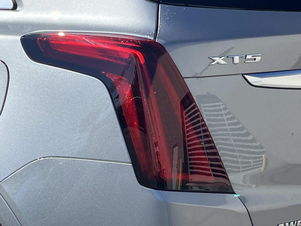 new 2025 Cadillac XT5 car, priced at $57,665