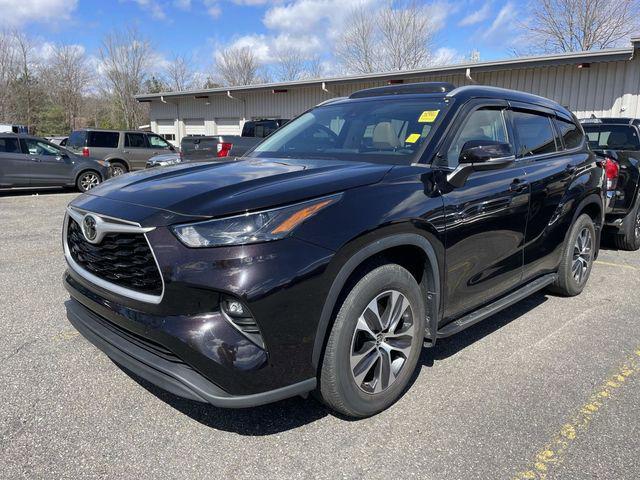 used 2022 Toyota Highlander car, priced at $37,325