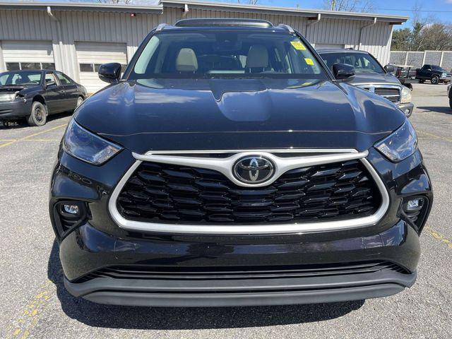 used 2022 Toyota Highlander car, priced at $37,325