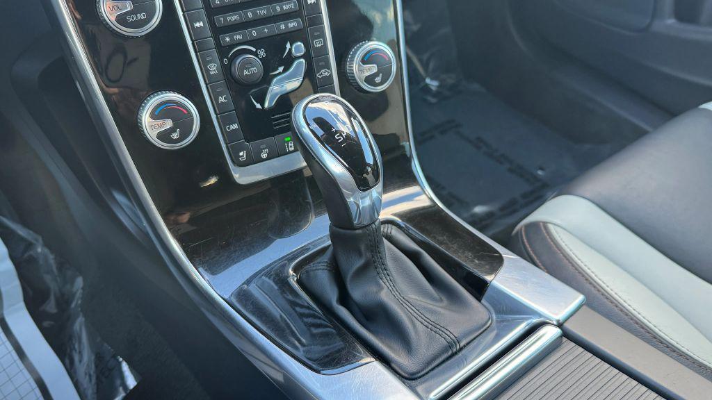 used 2016 Volvo V60 Cross Country car, priced at $13,998