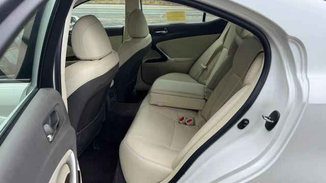 Lexus IS view 30