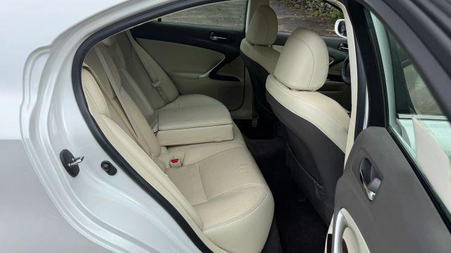 Lexus IS view 31