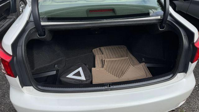 Lexus IS view 35