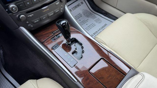 Lexus IS view 21