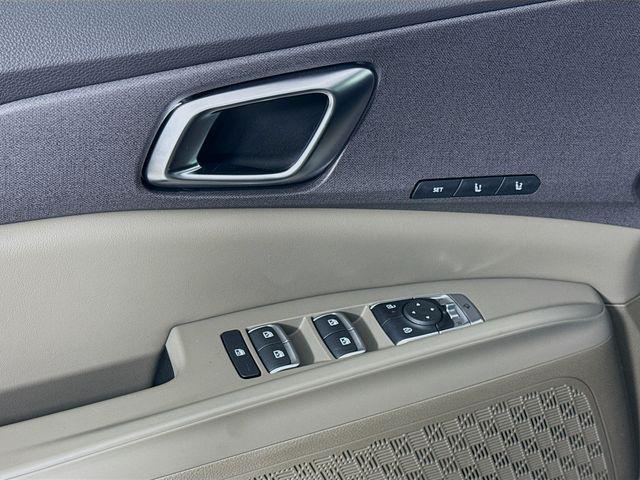 new 2026 Kia Carnival Hybrid car, priced at $44,650