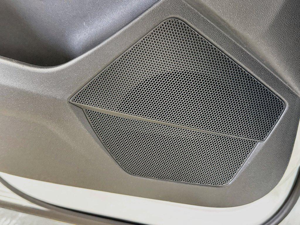 Audi e-tron view 26