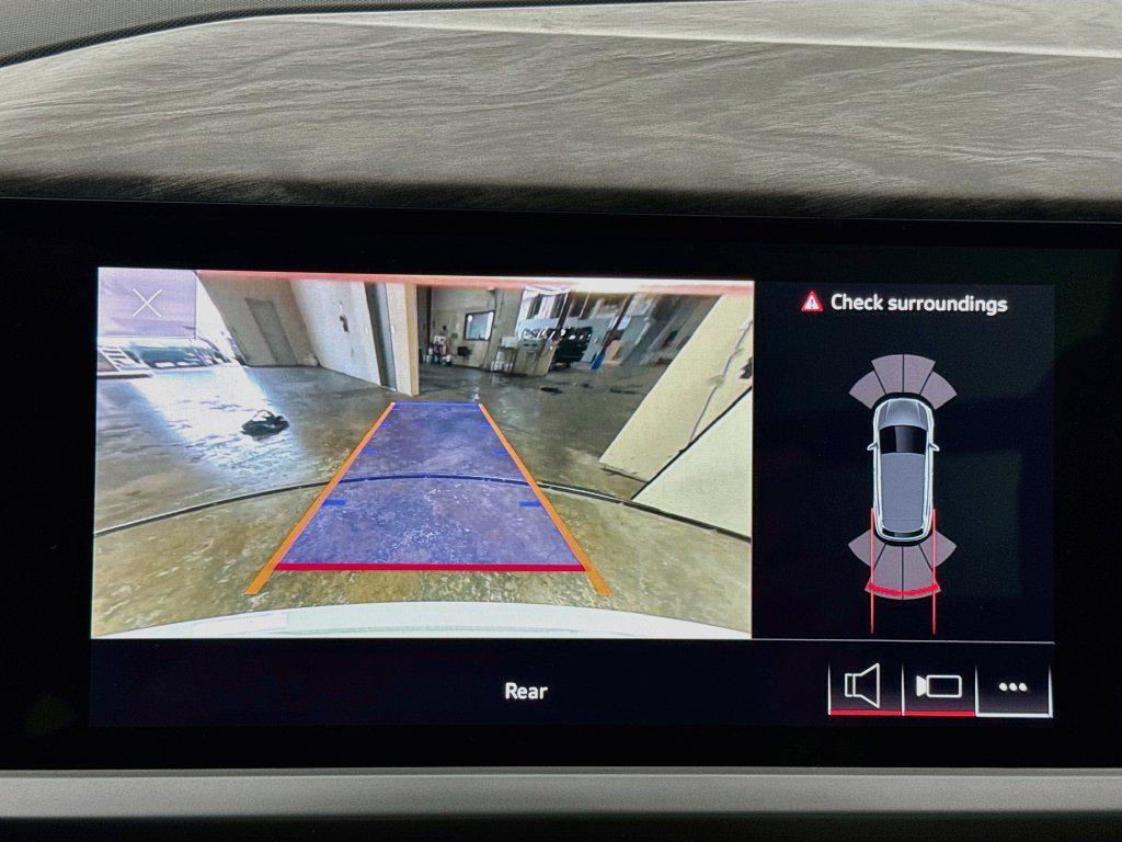 Audi e-tron view 13