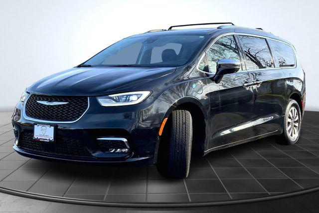 used 2021 Chrysler Pacifica Hybrid car, priced at $25,597