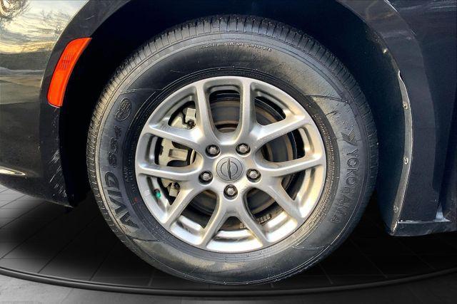 used 2021 Chrysler Pacifica car, priced at $21,997