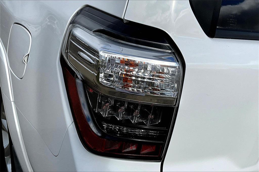2018 Super White Toyota 4Runner