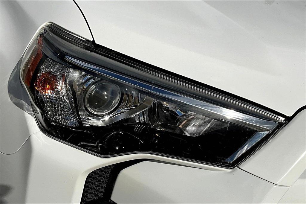 2018 Super White Toyota 4Runner