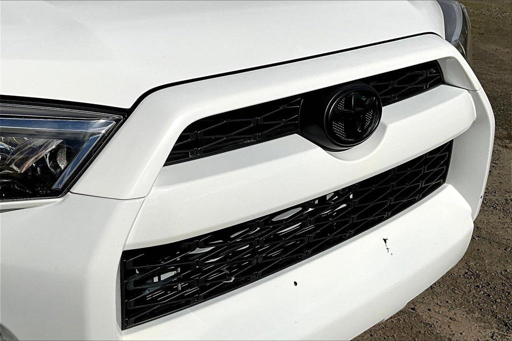 2018 Super White Toyota 4Runner