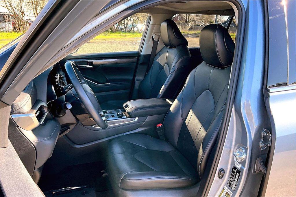 used 2021 Toyota Highlander car, priced at $32,857