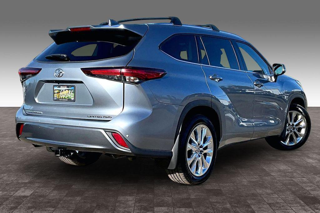 used 2021 Toyota Highlander car, priced at $32,857