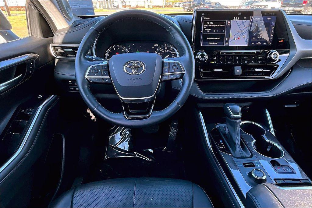 used 2021 Toyota Highlander car, priced at $32,857